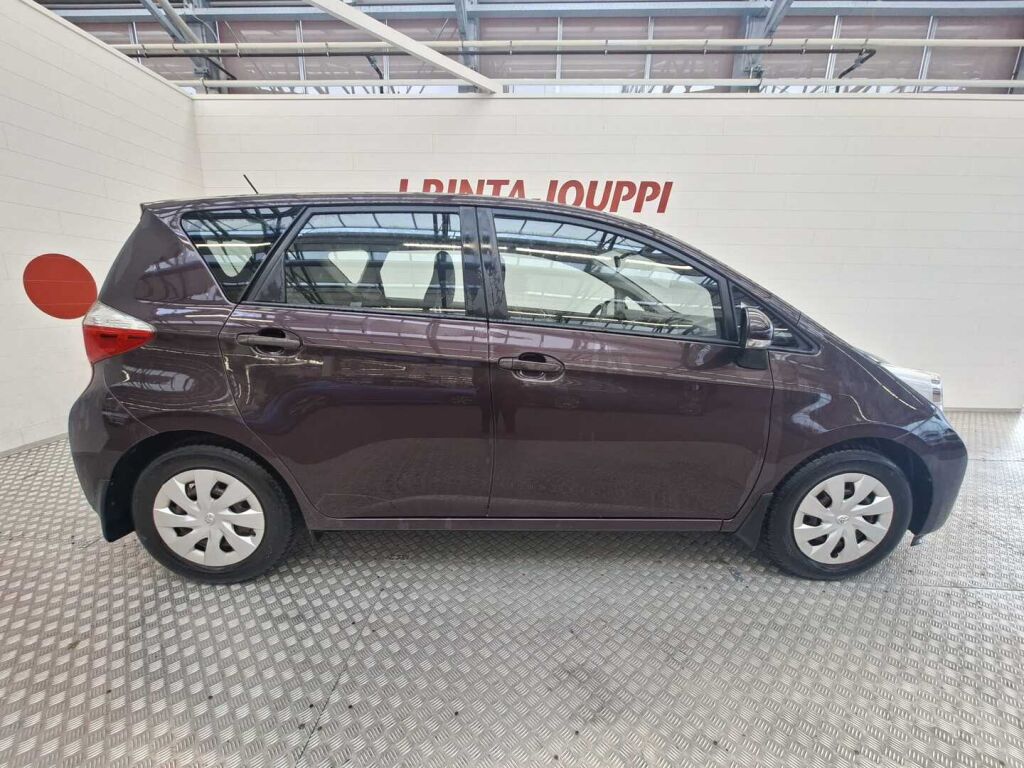 Toyota Verso-S 2013 Violetti