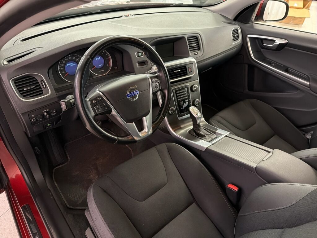 Volvo V60 2013 Punainen