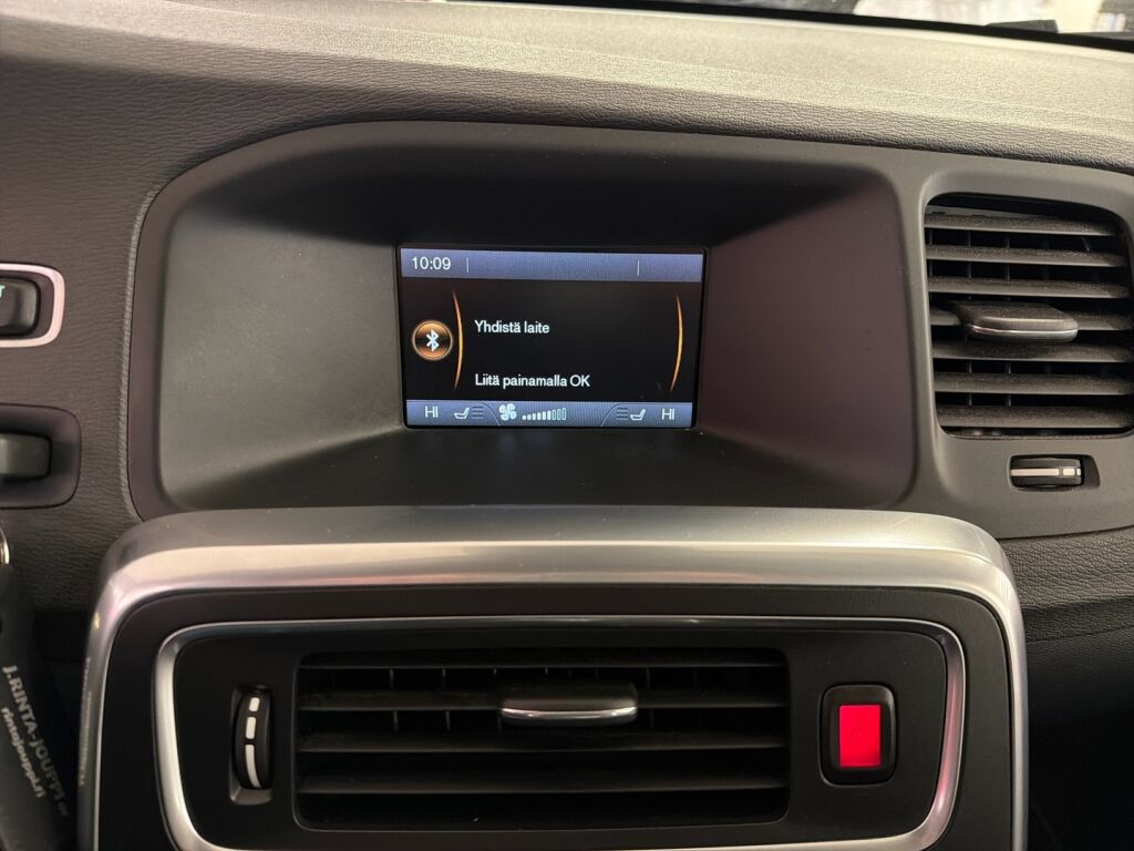 Volvo V60 2013 Punainen