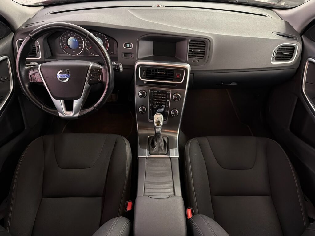 Volvo V60 2013 Punainen