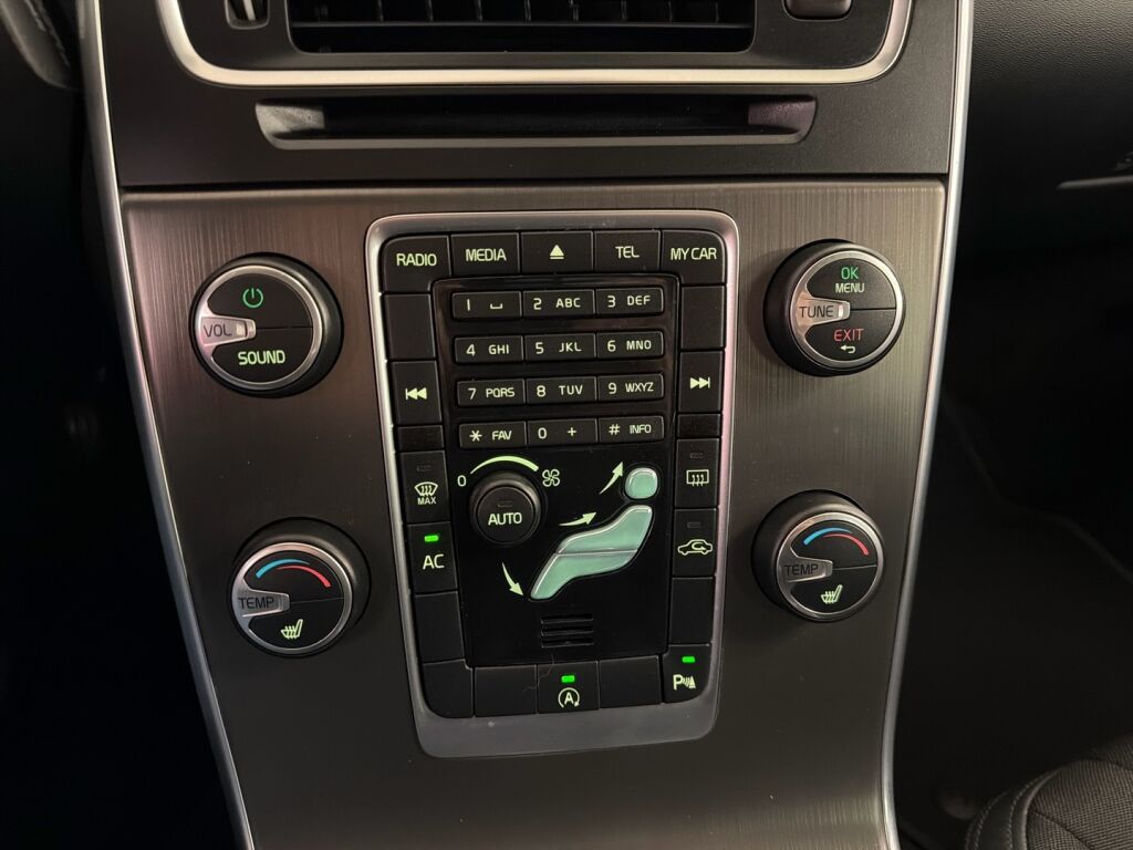 Volvo V60 2013 Punainen