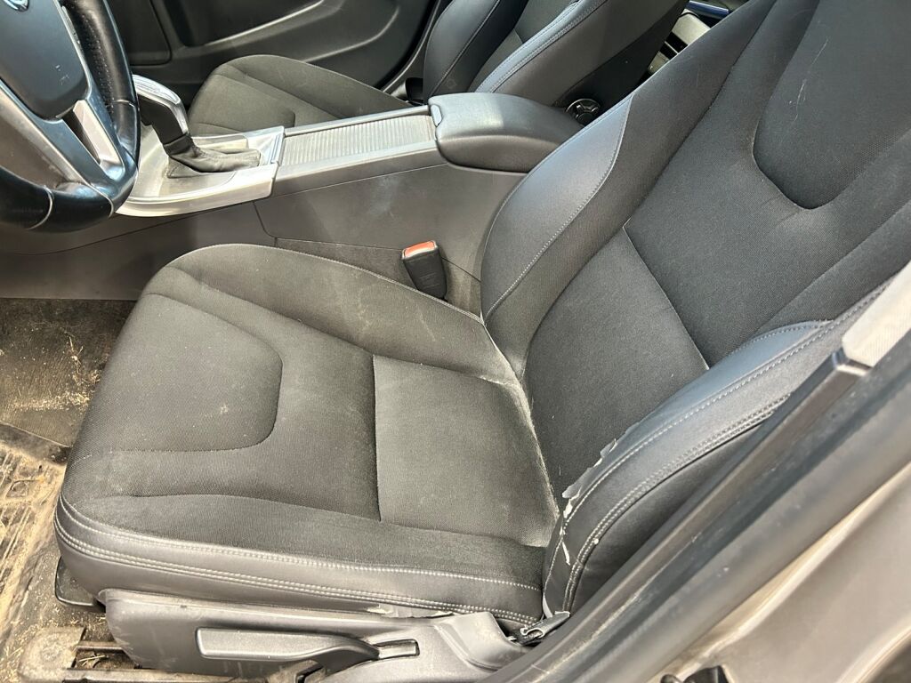 Volvo V60 2012 Ruskea (beige)