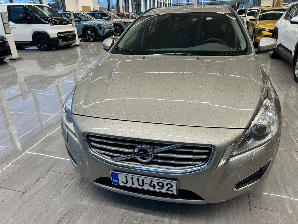 Volvo V60 2012 Ruskea (beige)