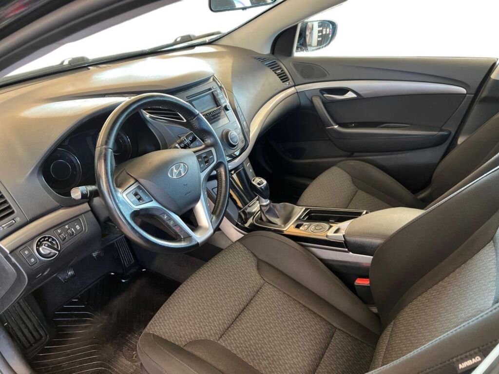 Hyundai i40 2012 Musta