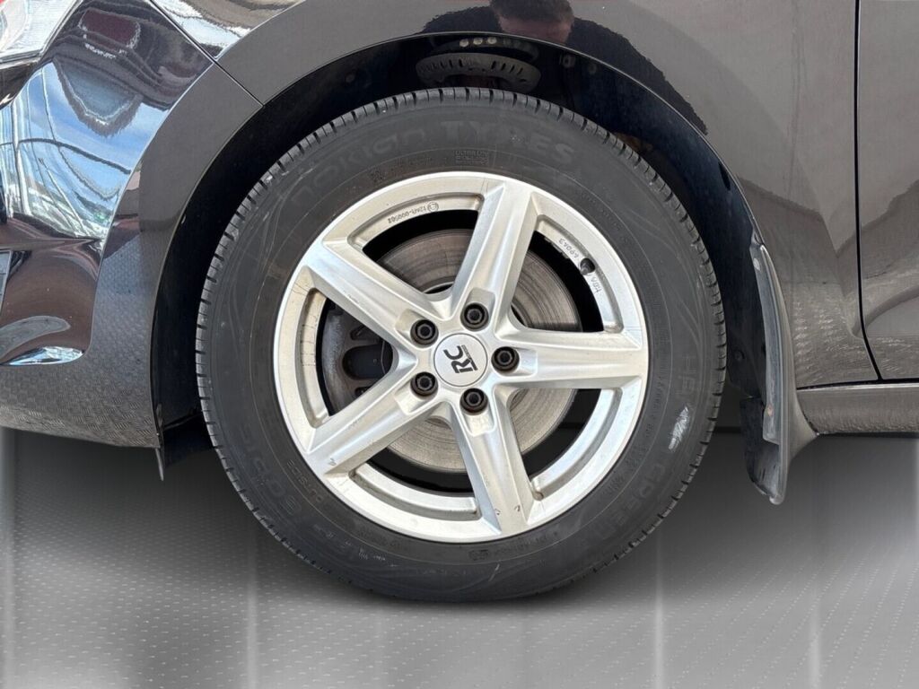 Skoda Rapid 2013 Musta