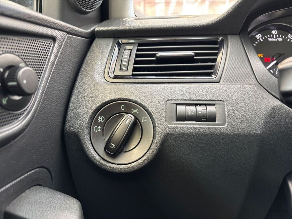Skoda Rapid 2013 Musta