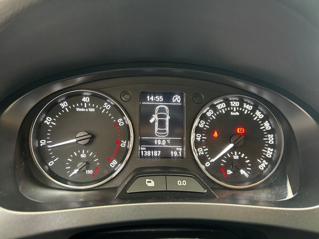 Skoda Rapid 2013 Musta