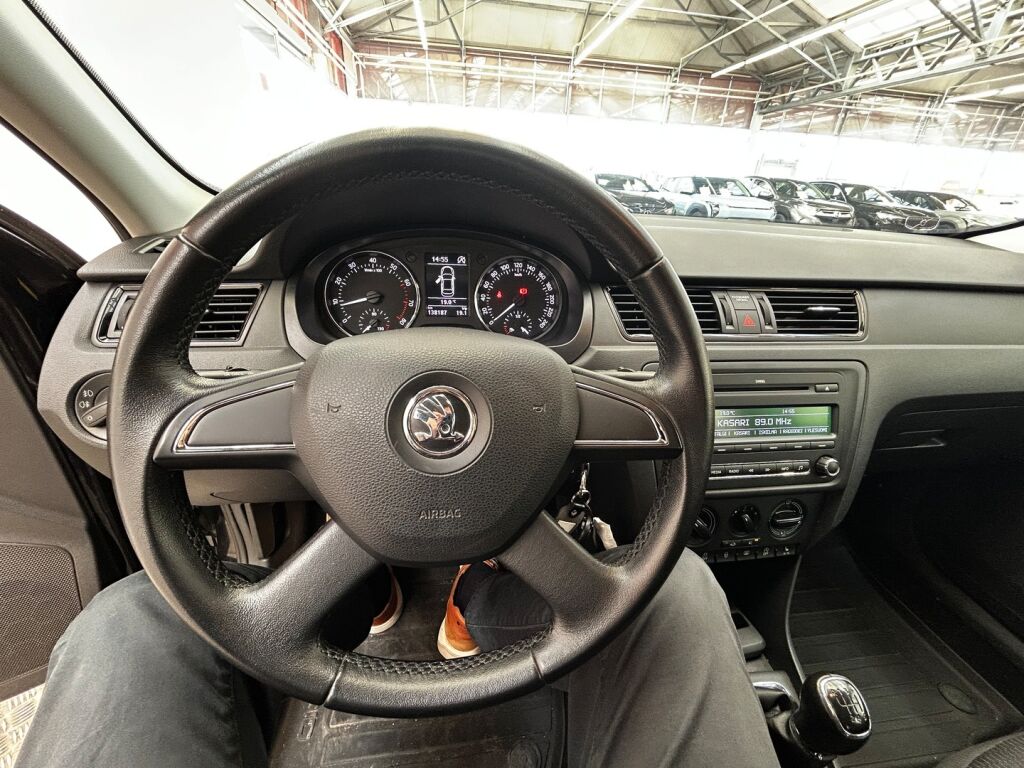 Skoda Rapid 2013 Musta