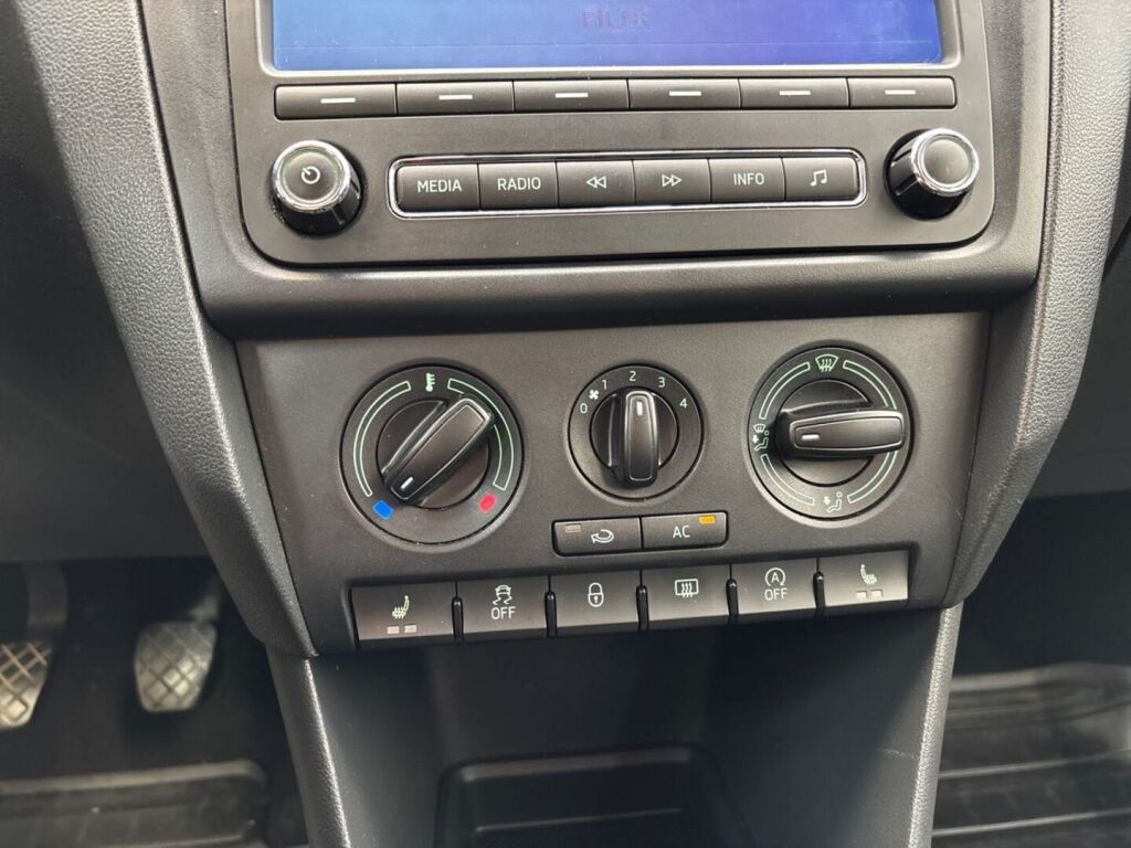 Skoda Rapid 2013 Musta