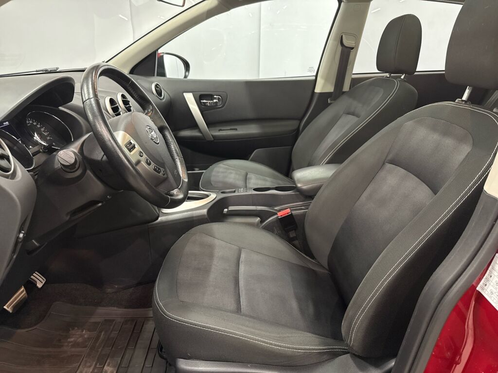 Nissan Qashqai 2013 Punainen