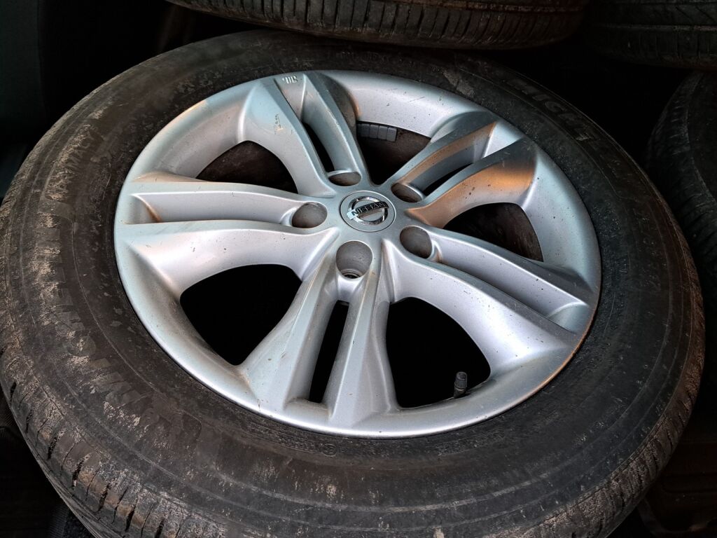 Nissan Qashqai 2013 Punainen