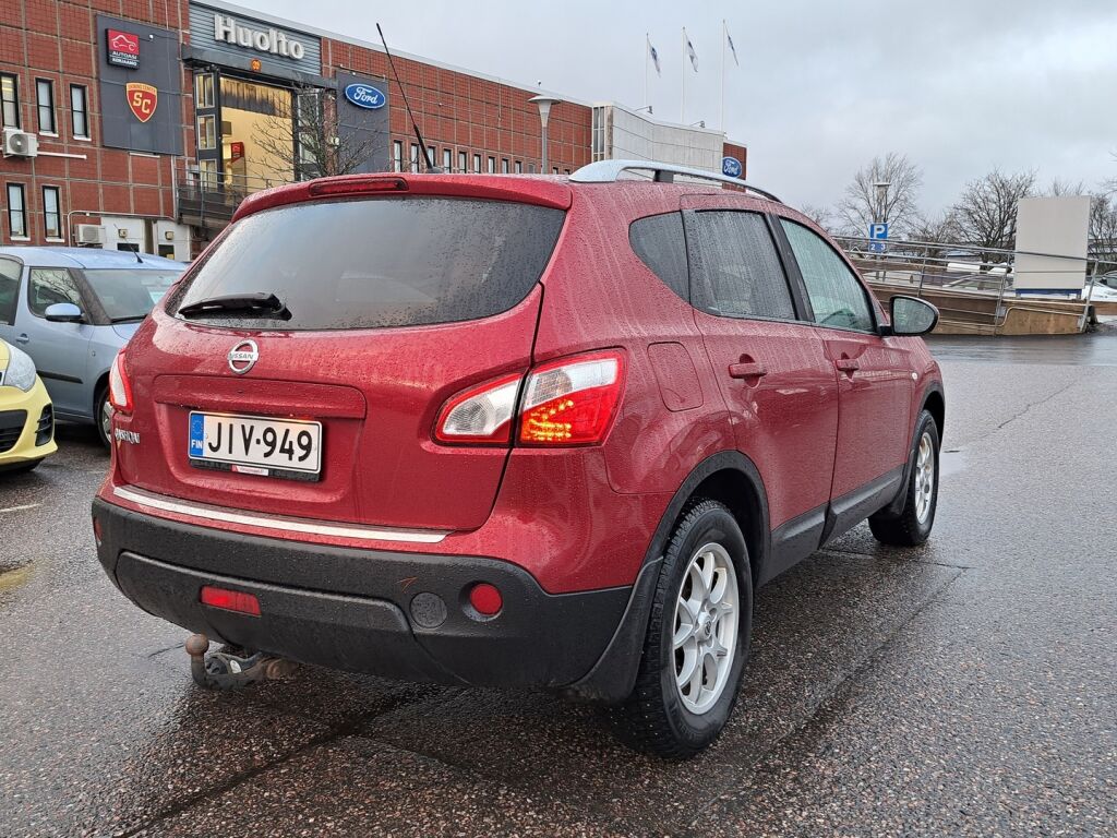 Nissan Qashqai 2013 Punainen