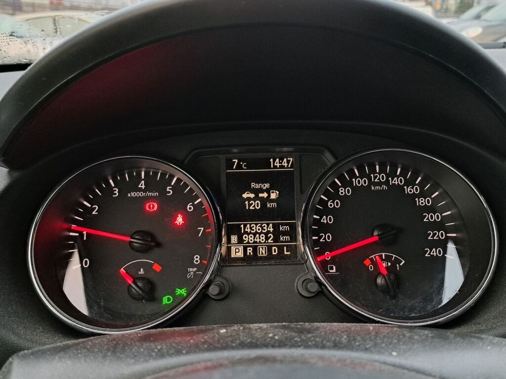 Nissan Qashqai 2013 Punainen