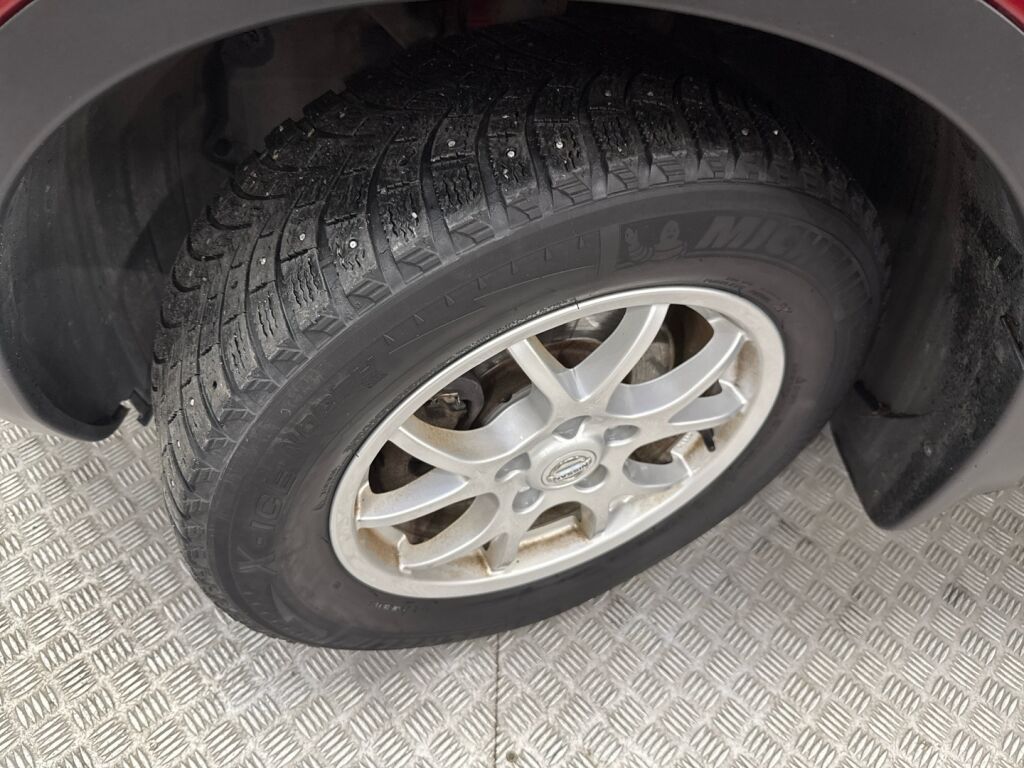 Nissan Qashqai 2013 Punainen