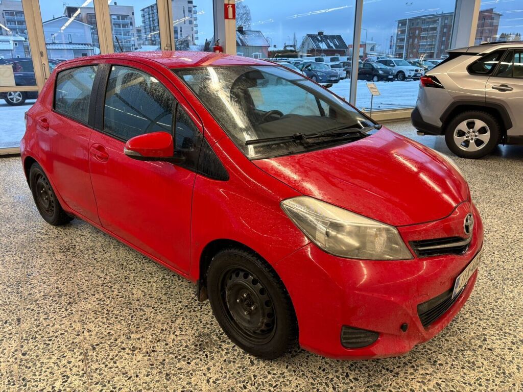 Toyota Yaris 2013 Punainen