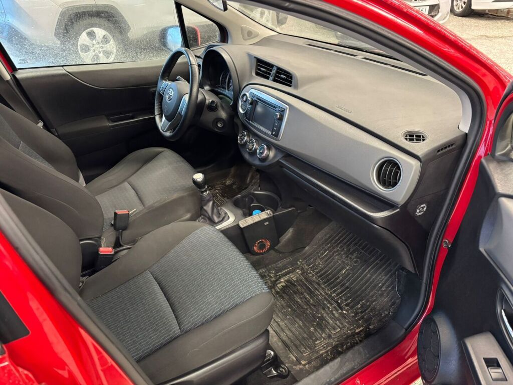 Toyota Yaris 2013 Punainen