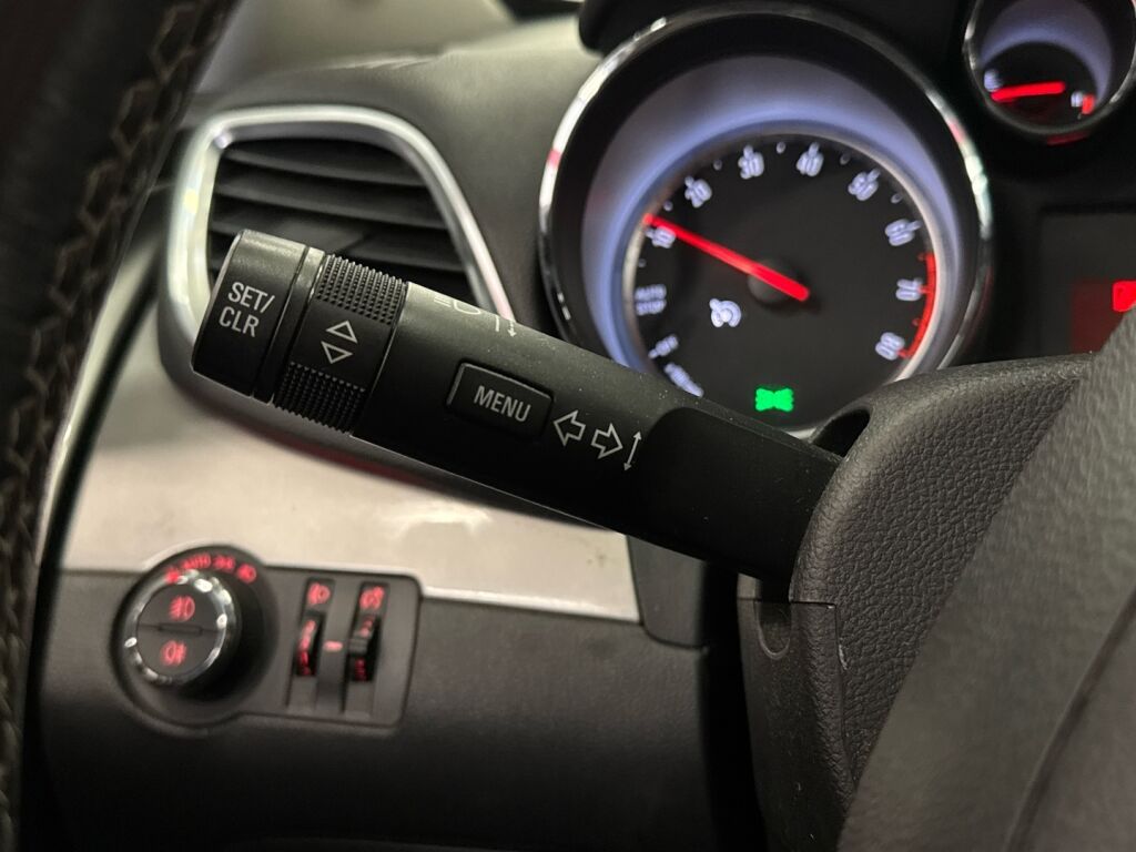 Opel Mokka 2013 Punainen