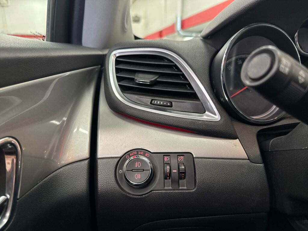 Opel Mokka 2013 Punainen