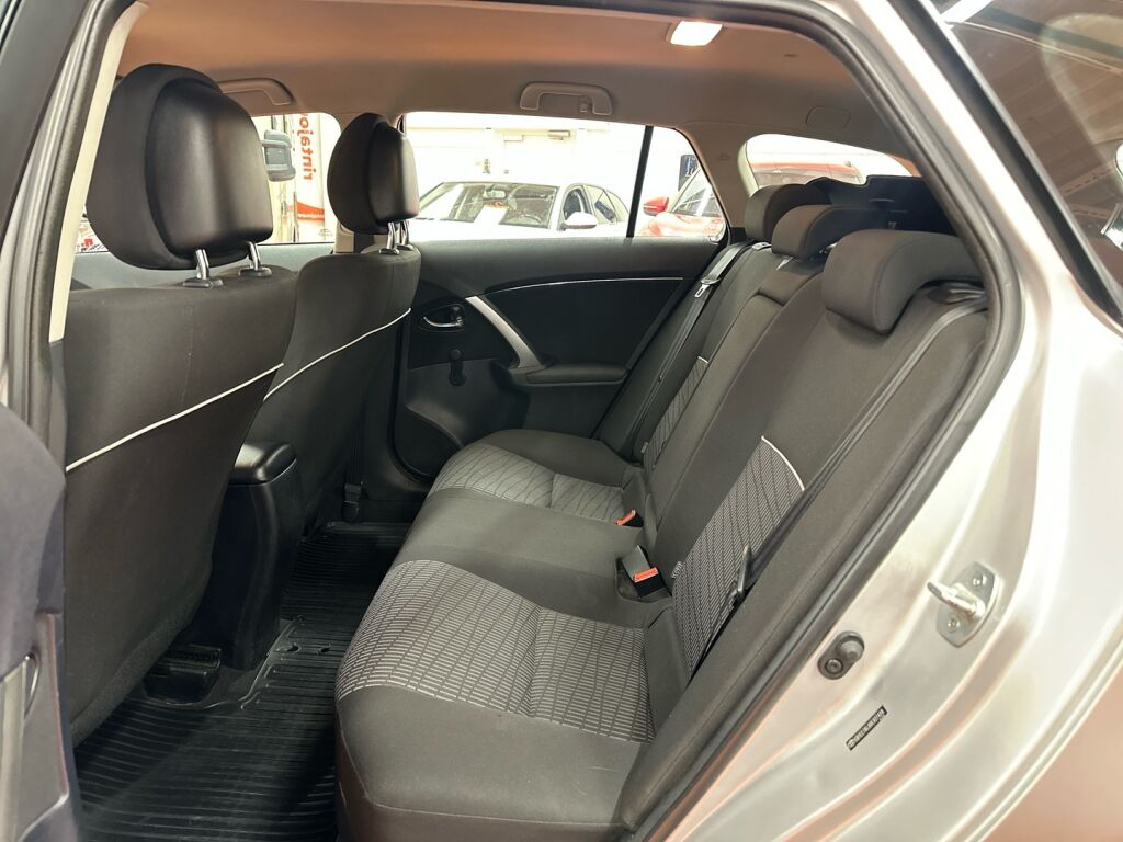 Toyota Avensis 2013 Hopea