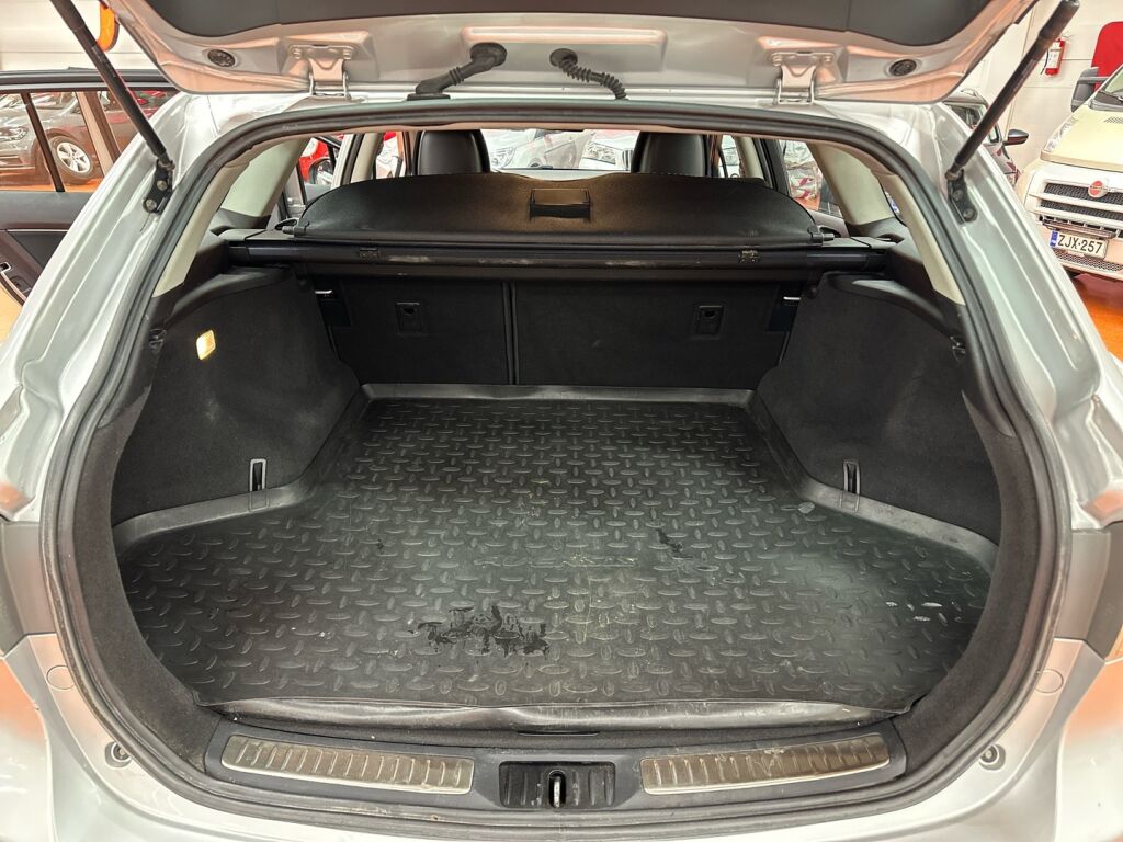 Toyota Avensis 2013 Hopea