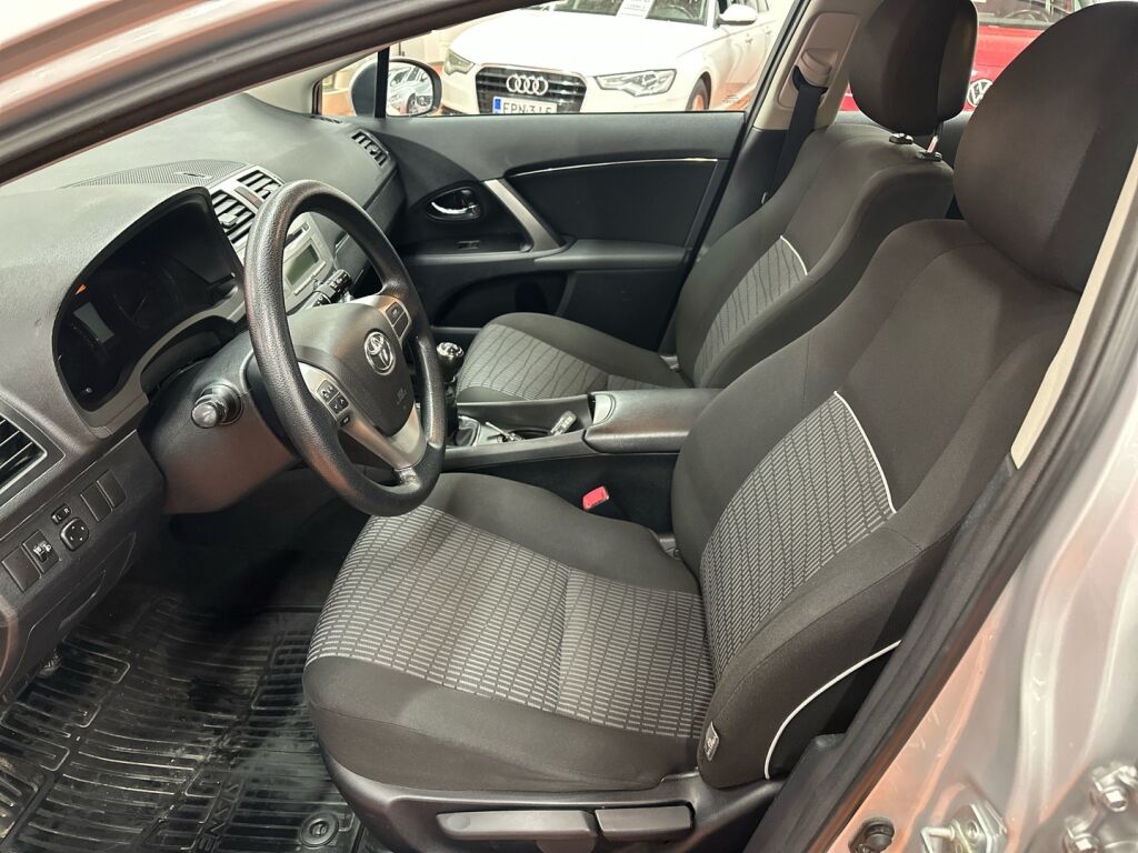 Toyota Avensis 2013 Hopea