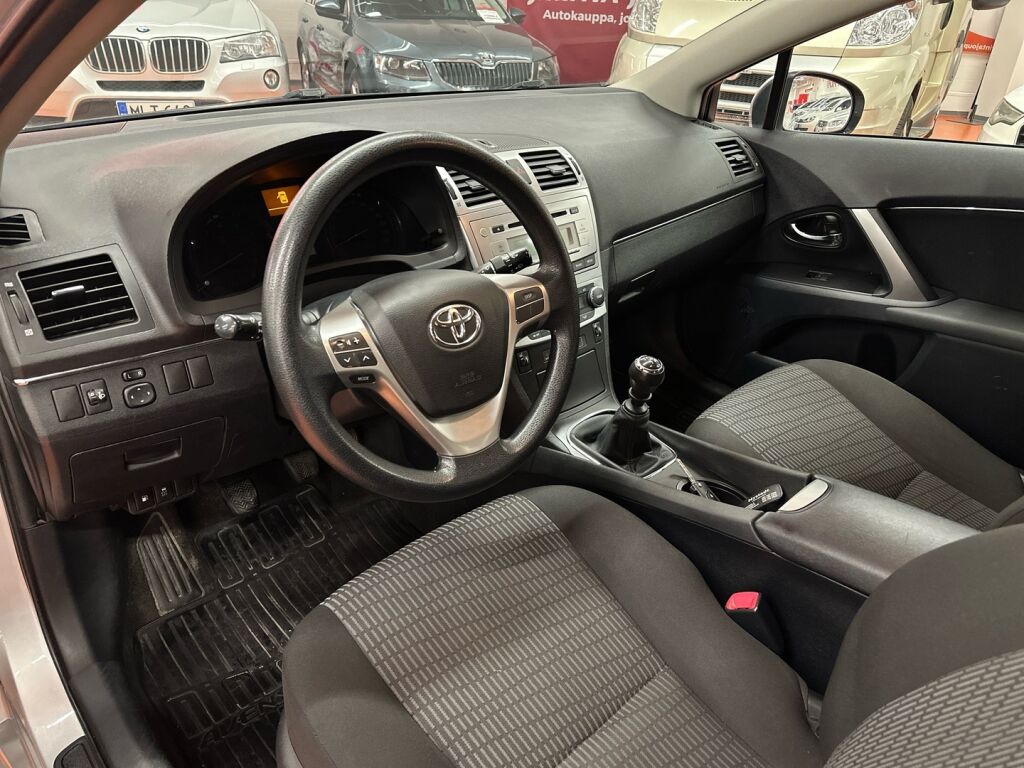 Toyota Avensis 2013 Hopea