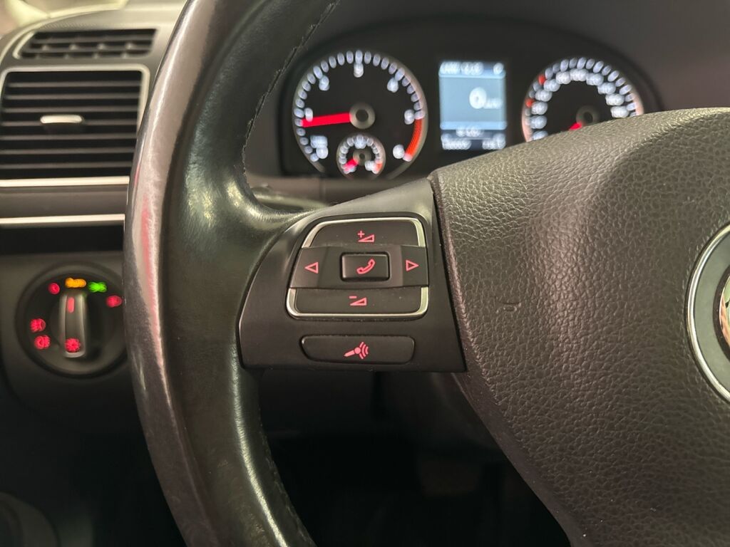 Volkswagen Touran 2013 Ruskea (beige)