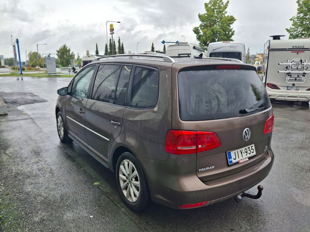 Volkswagen Touran 2013 Ruskea (beige)