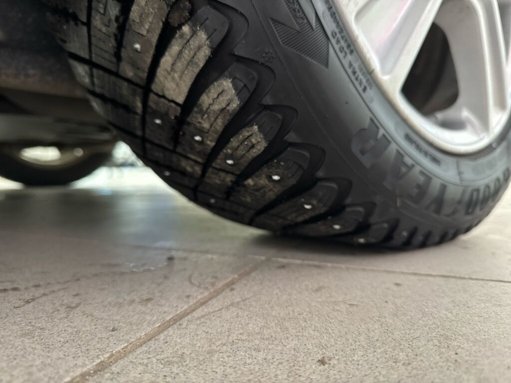 Volkswagen Touran 2013 Ruskea (beige)