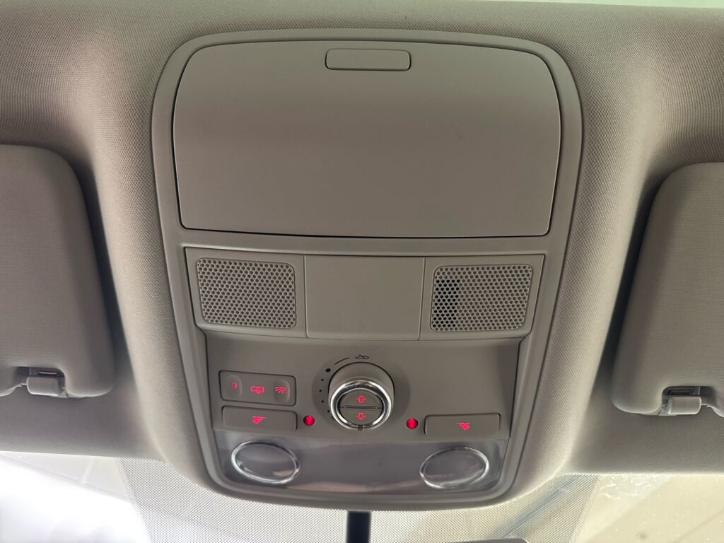 Volkswagen Touran 2013 Ruskea (beige)