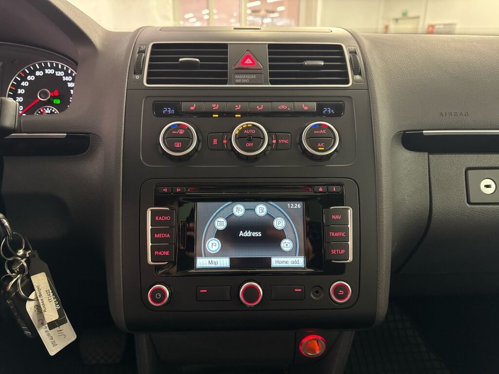 Volkswagen Touran 2013 Ruskea (beige)