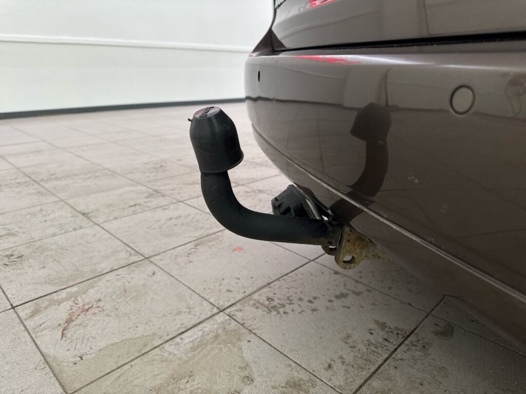 Volkswagen Touran 2013 Ruskea (beige)