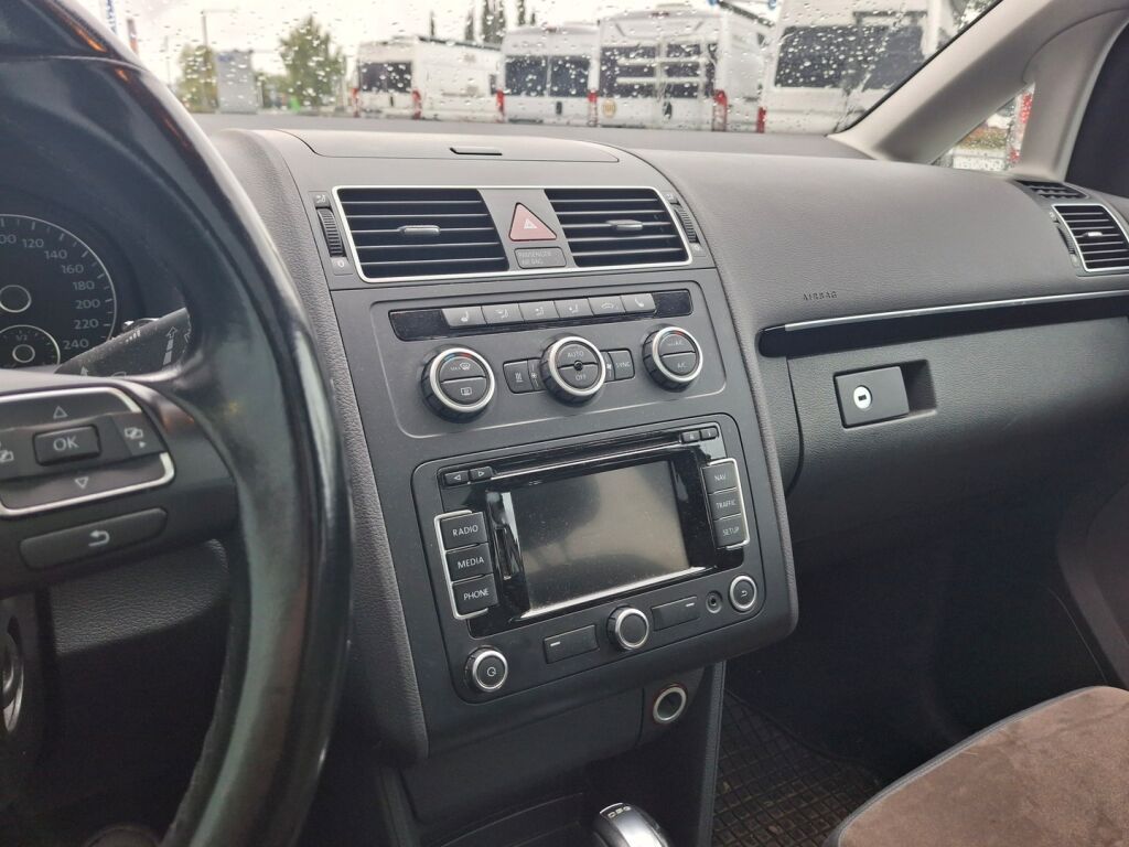 Volkswagen Touran 2013 Ruskea (beige)