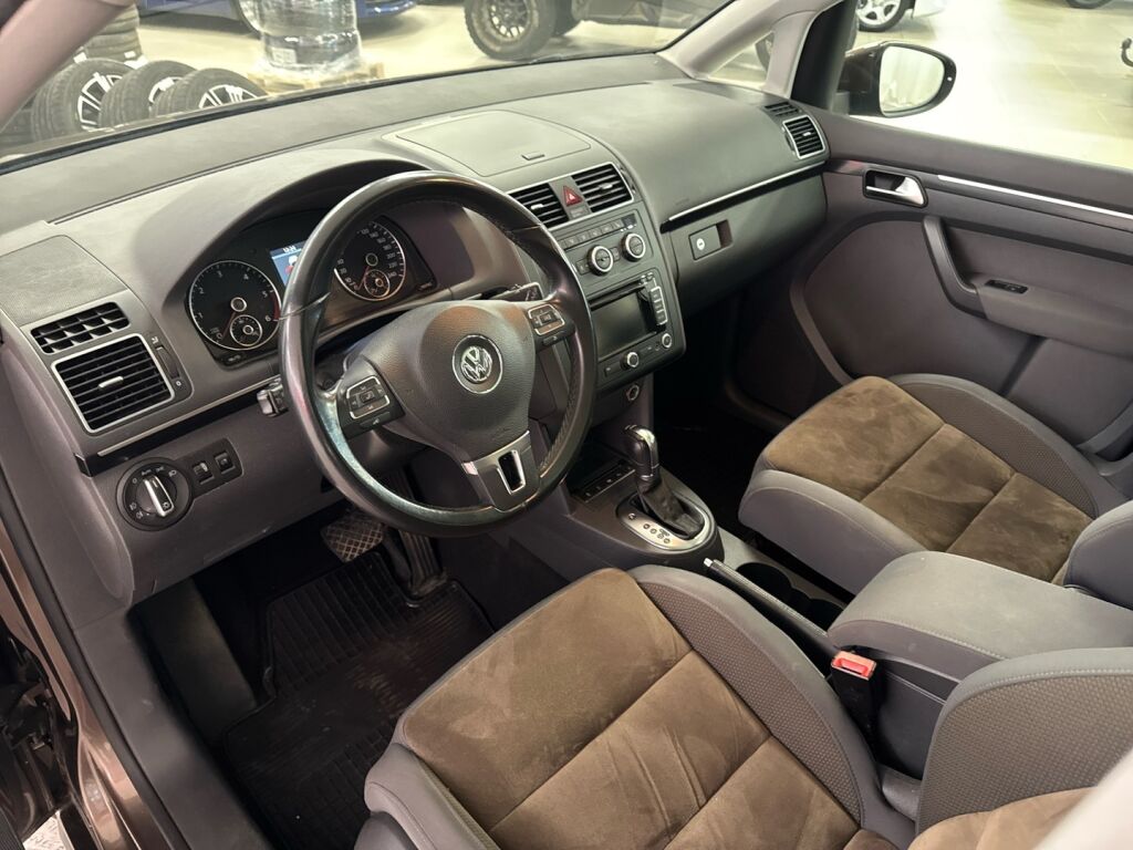 Volkswagen Touran 2013 Ruskea (beige)