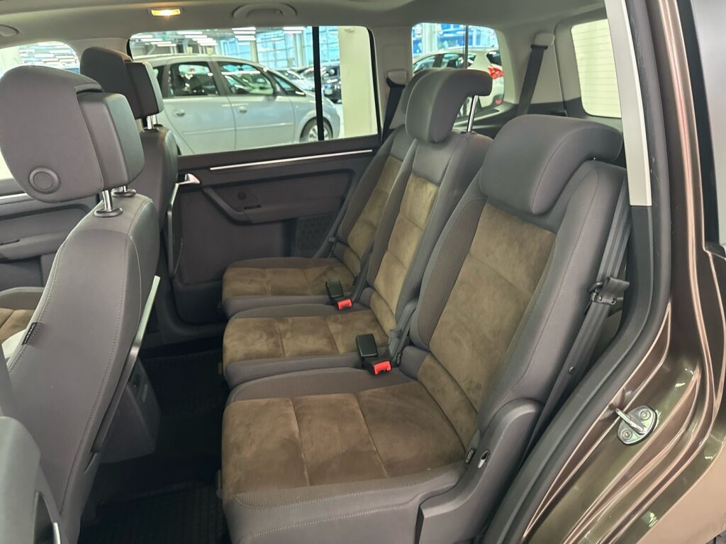 Volkswagen Touran 2013 Ruskea (beige)