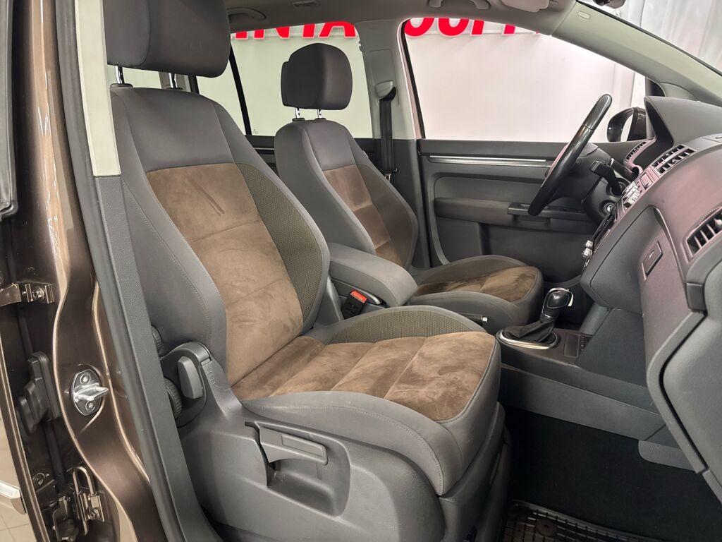 Volkswagen Touran 2013 Ruskea (beige)