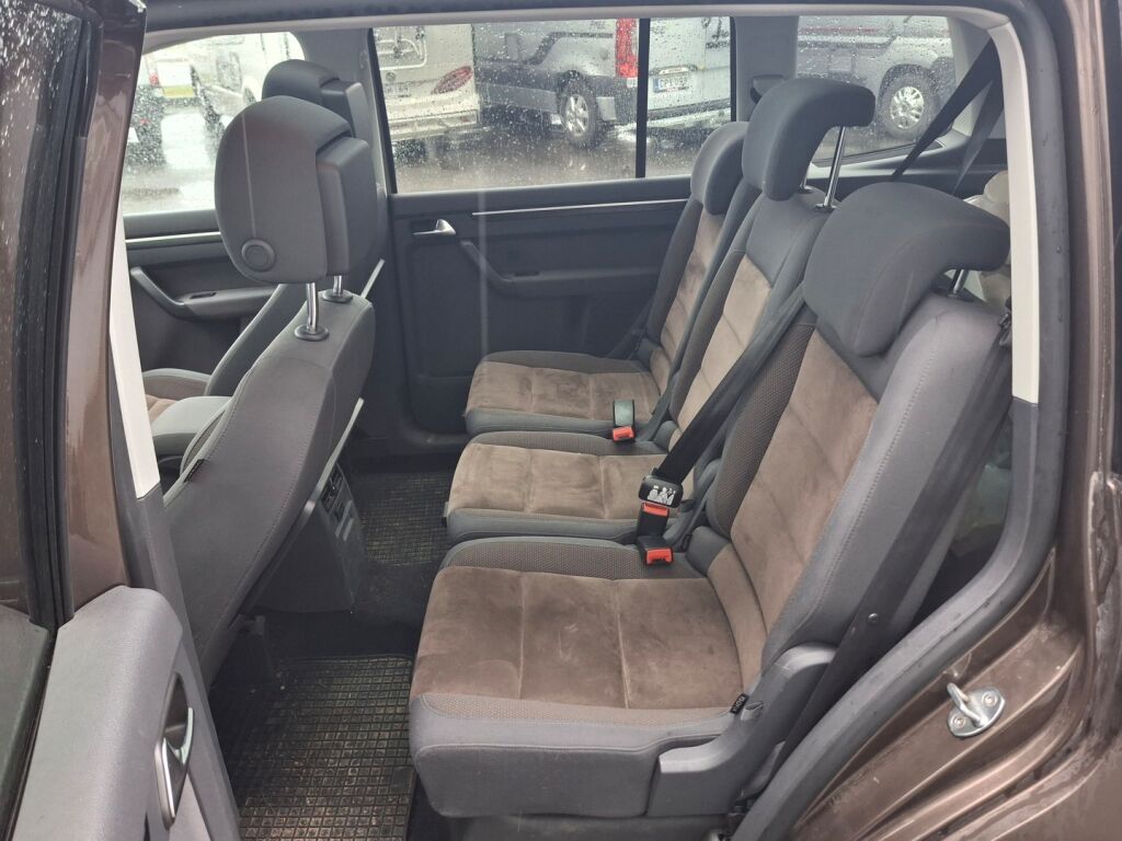 Volkswagen Touran 2013 Ruskea (beige)