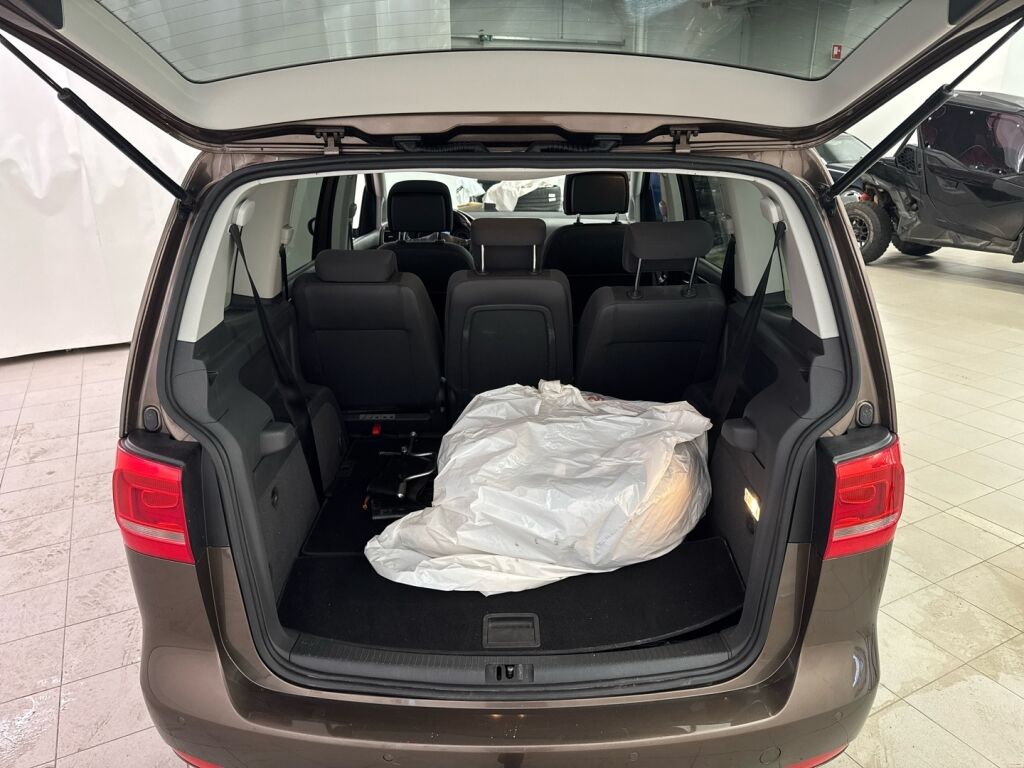 Volkswagen Touran 2013 Ruskea (beige)