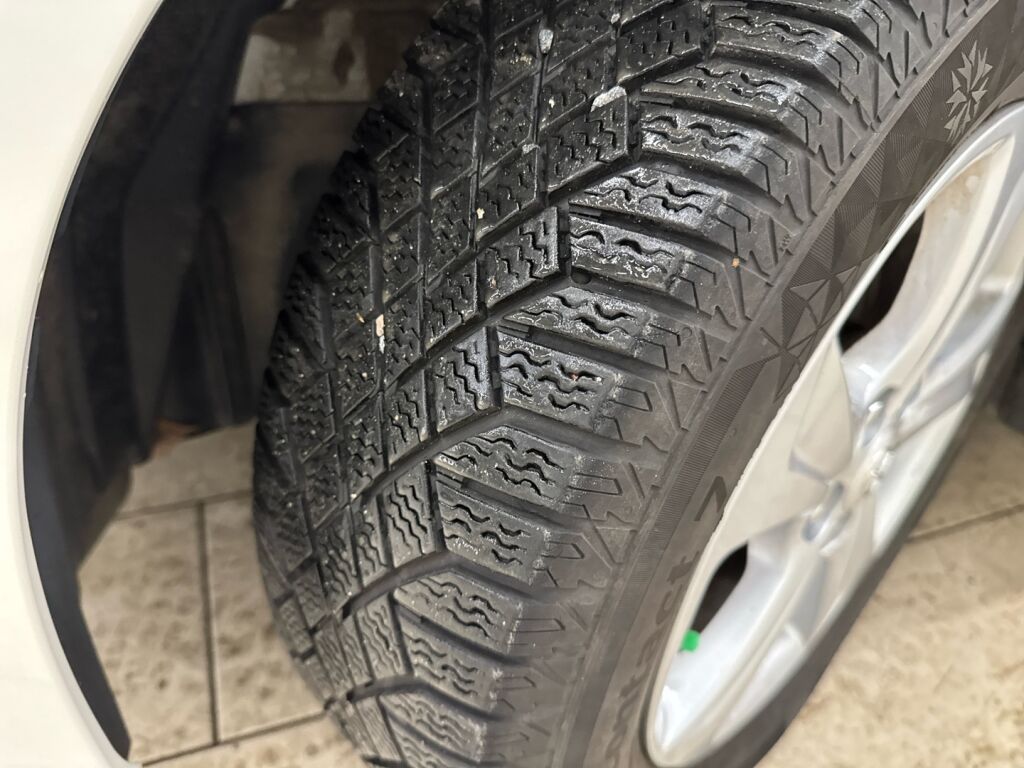 Toyota Yaris 2022 Valkoinen