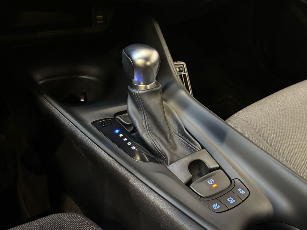 Toyota C-HR 2022 Valkoinen