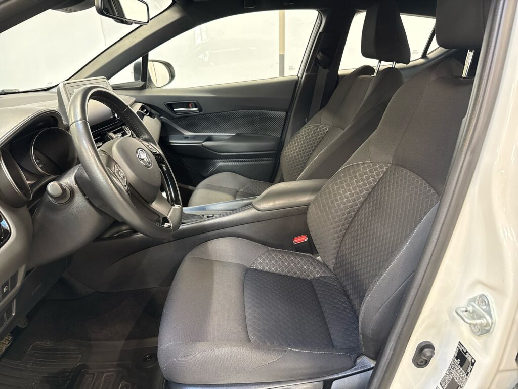 Toyota C-HR 2022 Valkoinen