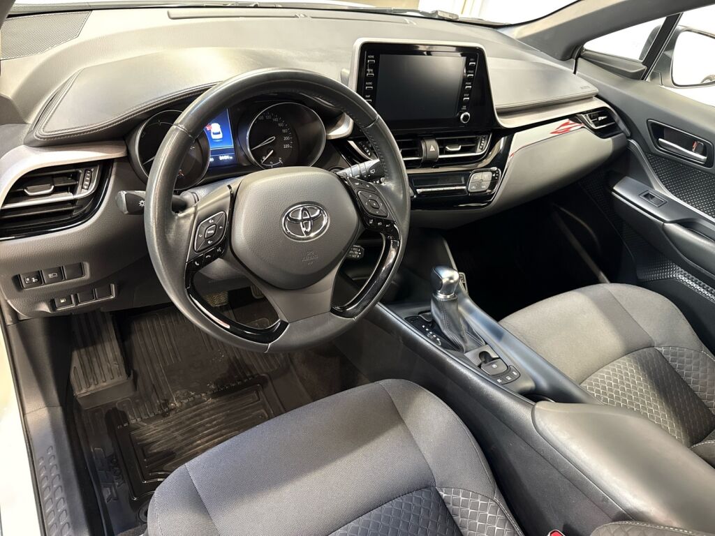 Toyota C-HR 2022 Valkoinen