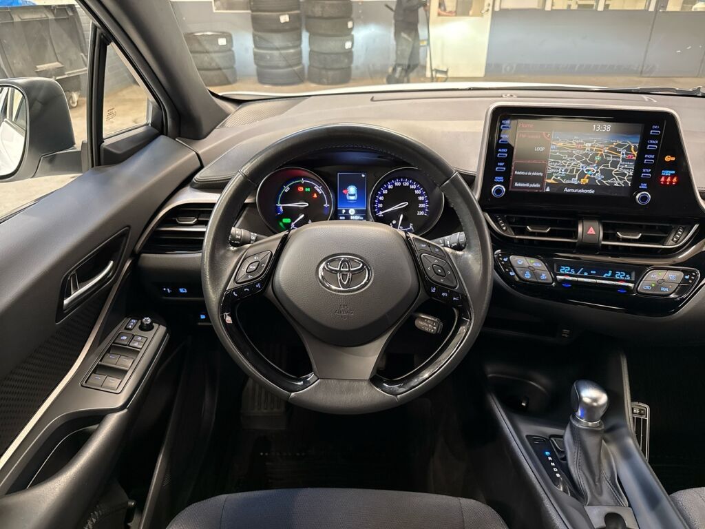 Toyota C-HR 2022 Valkoinen