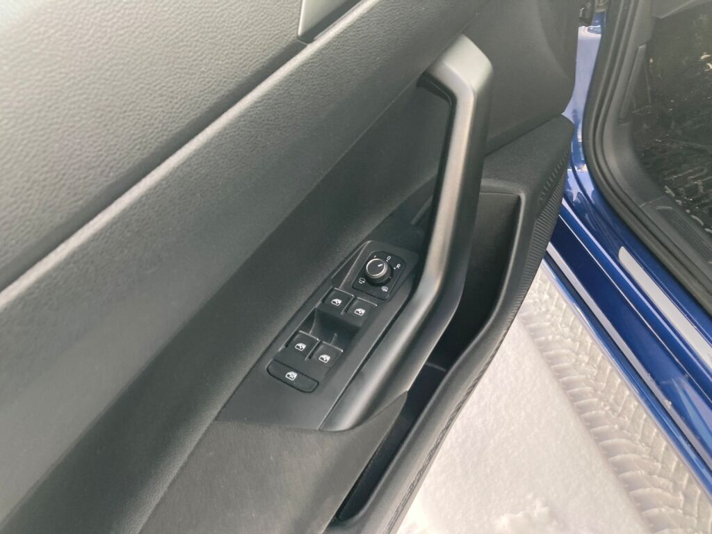 Volkswagen Taigo 2022 Metallinhohto Sininen