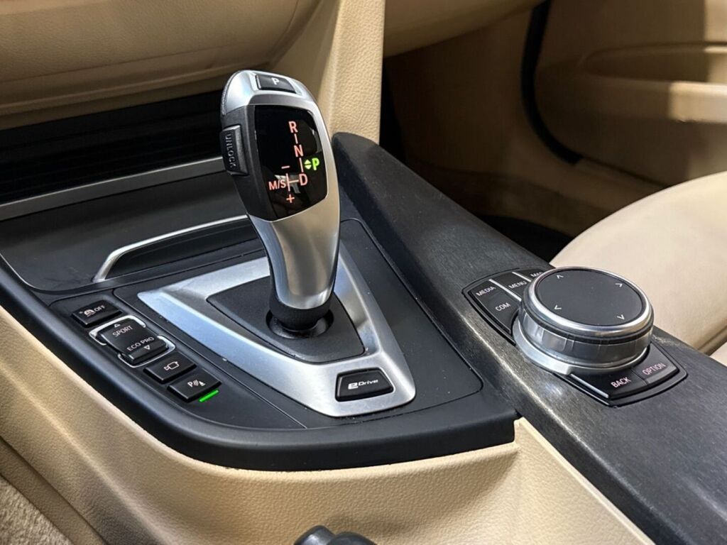 BMW 330 2017 Musta