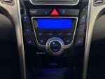 Hyundai i30 5d 2012 Punainen