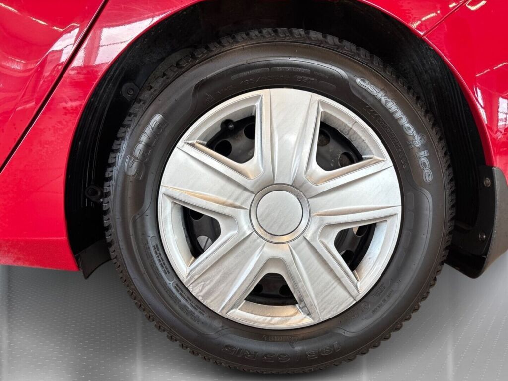 Hyundai i30 5d 2012 Punainen