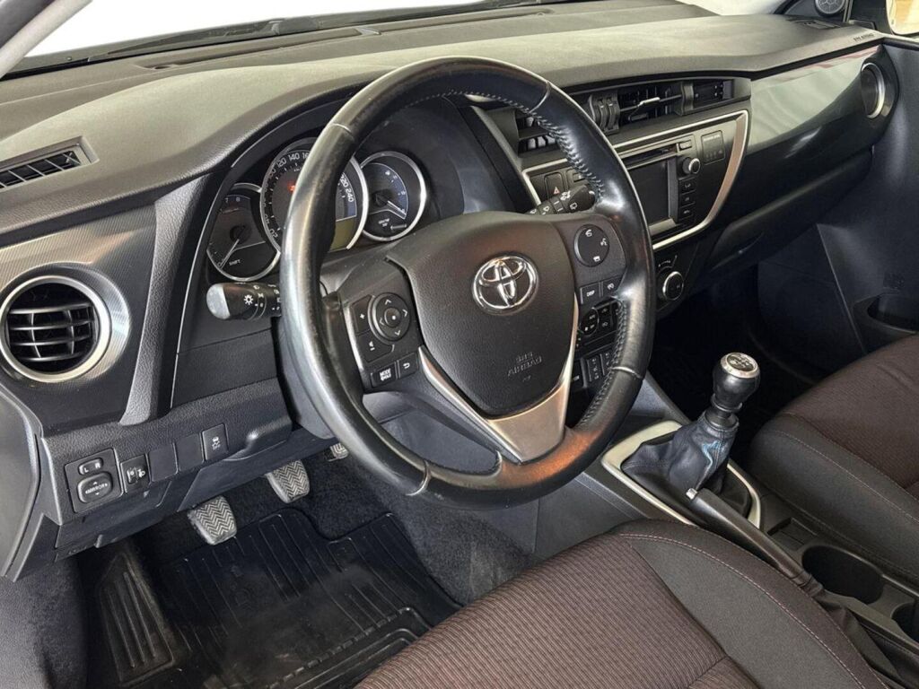 Toyota Auris 2013 Valkoinen