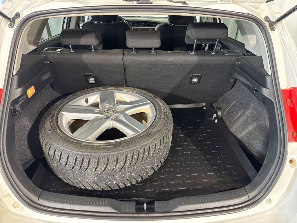 Toyota Auris 2013 Valkoinen