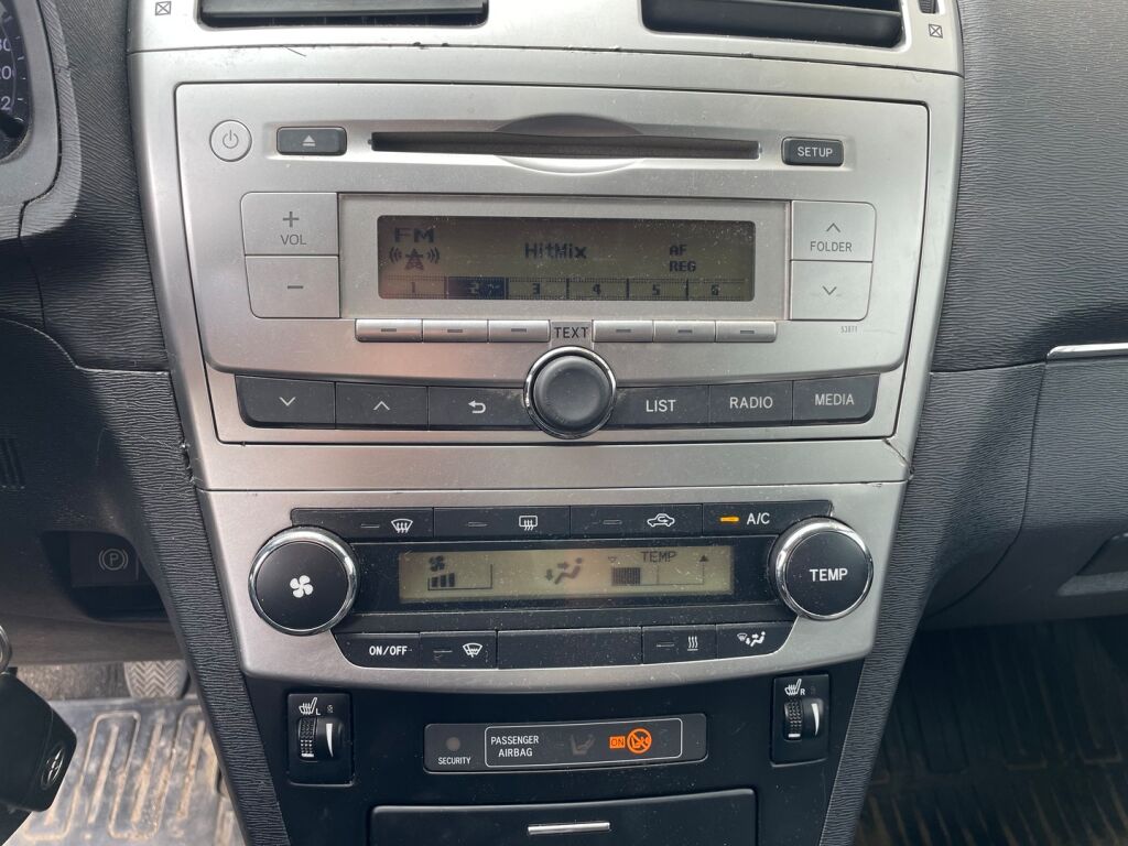 Toyota Avensis 2013 Harmaa